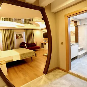 Hotel Life Corner
